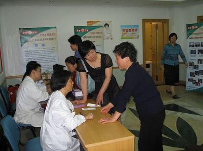 心系女性，關愛家庭 營養健康教育活動順利啟動并開展現場咨詢
